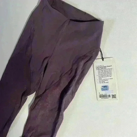 NWT Lululemon LAB NULU embossed Yoga tight 25” size 2 NWT - Picture 7 of 8
